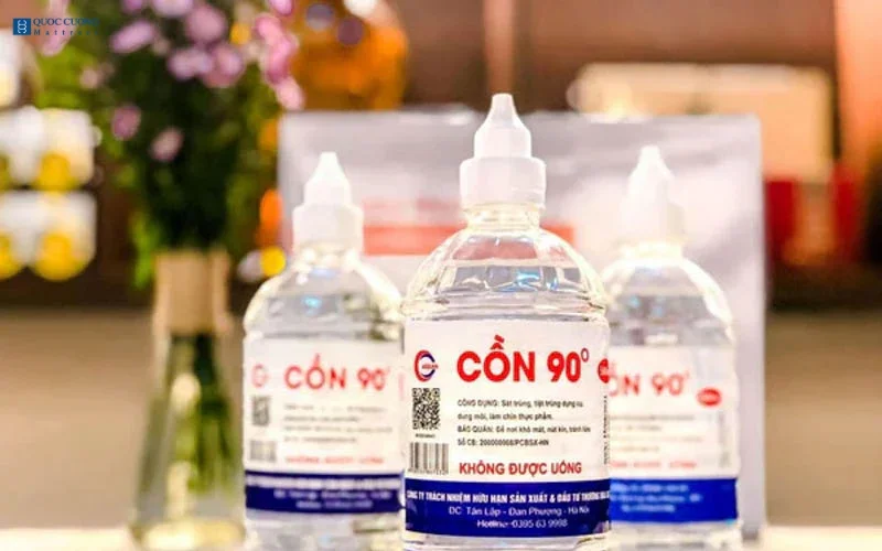 Xử lý đệm bị dính nước tiểu bằng oxy già