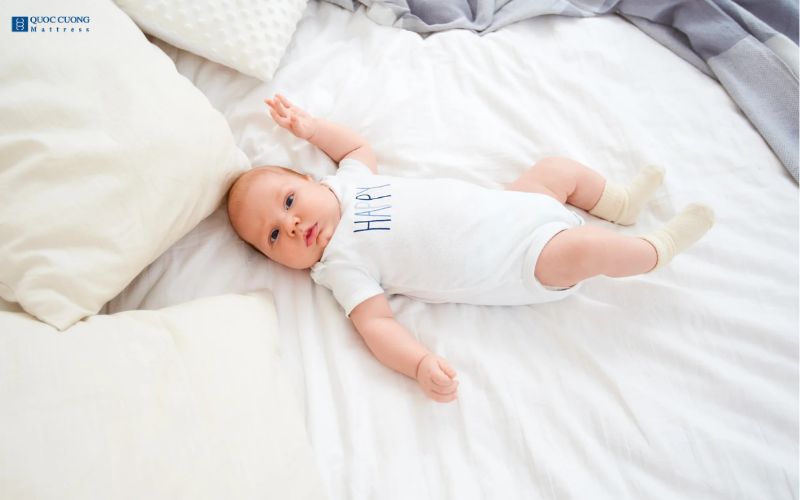 Trả lời: Trẻ sơ sinh có nên nằm đệm lò xo không?
