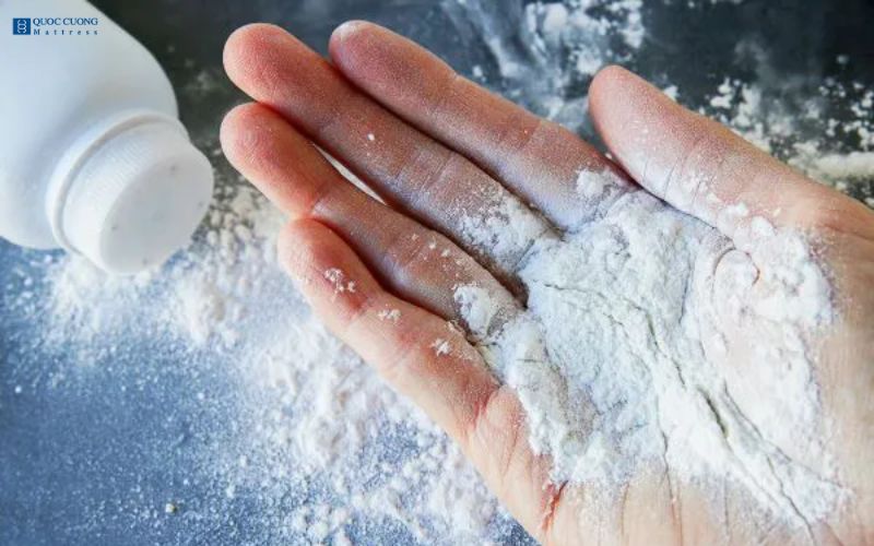 Khử mùi nệm bông ép bằng phấn rôm