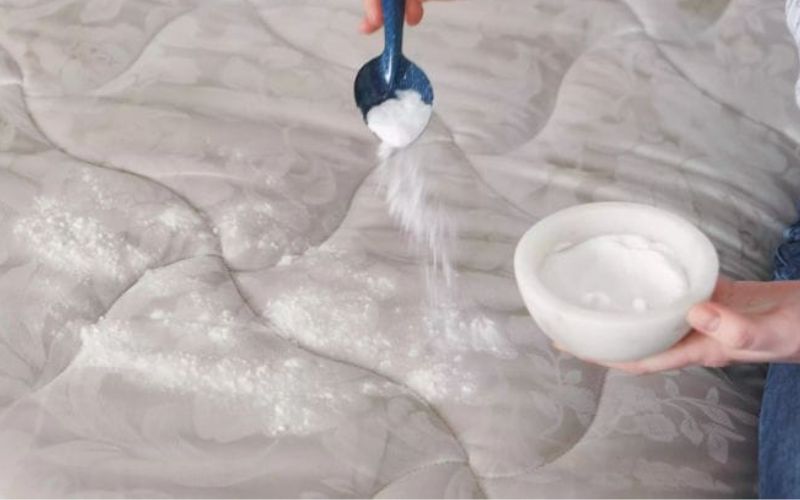 Cách tẩy mốc trên đệm bằng baking soda