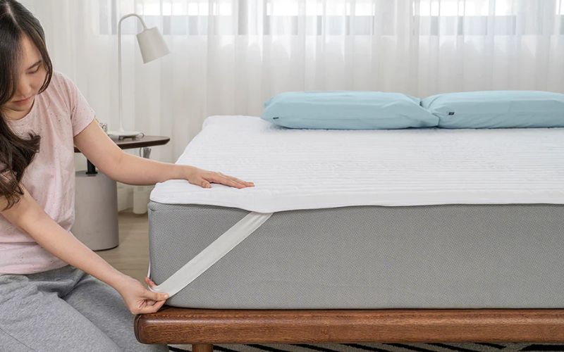 Làm sạch bề mặt và tháo bỏ lớp bảo vệ