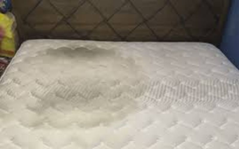 Lý do khiến đệm lò xo bị bẩn và có mùi