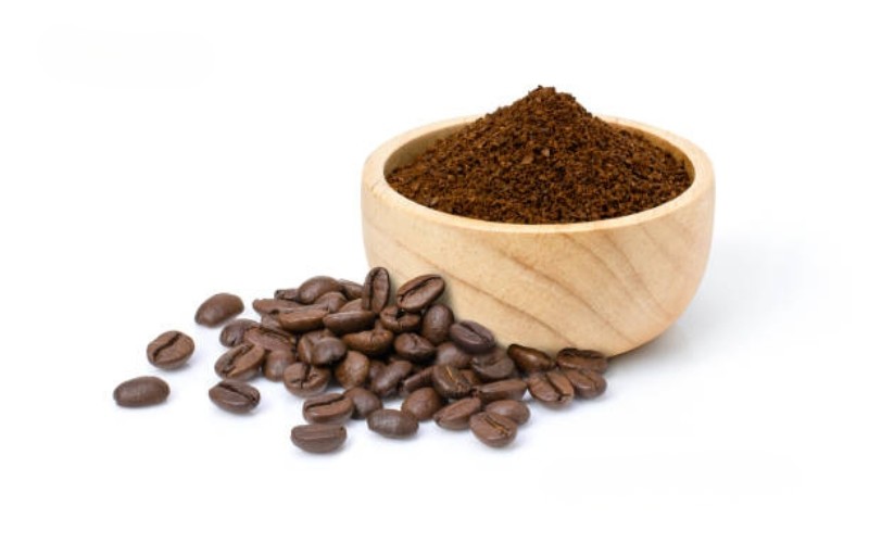 Sử dụng cà phê để khử mùi nước tiểu mèo trên đệm