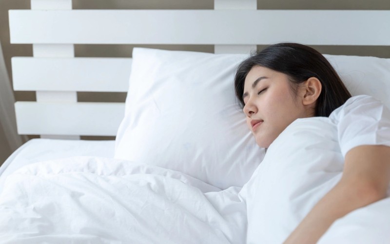 Cách khắc phục trình trạng nằm nệm bị nóng lưng: Điều chỉnh thói quen sinh hoạt