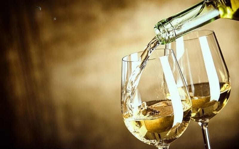 Cách tẩy vỏ gối bị mốc bằng cồn y tế hoặc rượu trắng