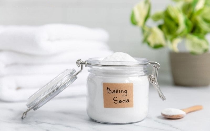 Cách tẩy vỏ gối bị mốc bằng baking soda