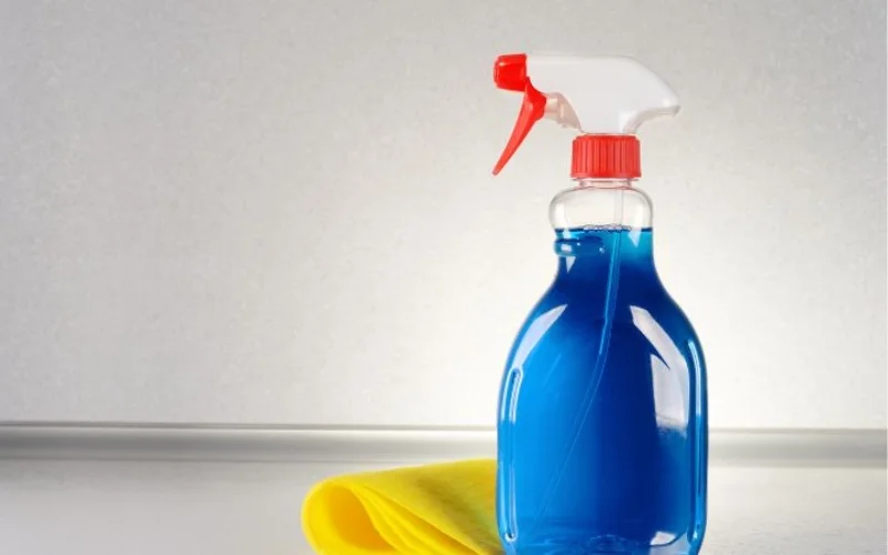 Không sử dụng hóa chất tẩy rửa mạnh