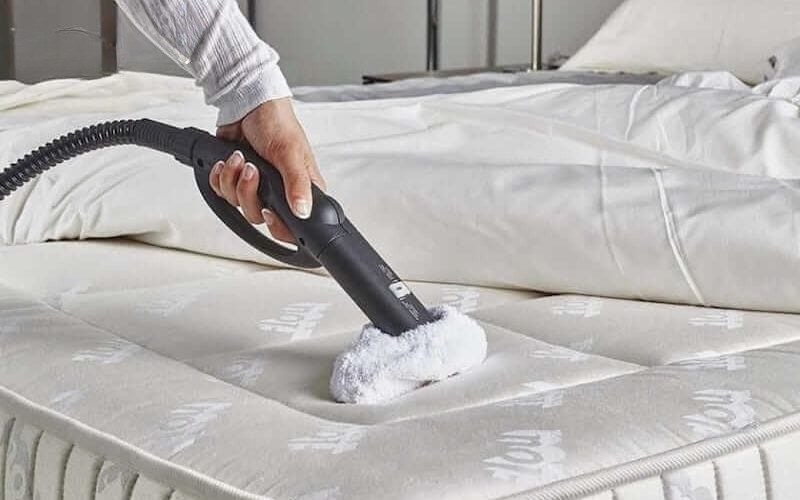 Vệ sinh nệm thường xuyên